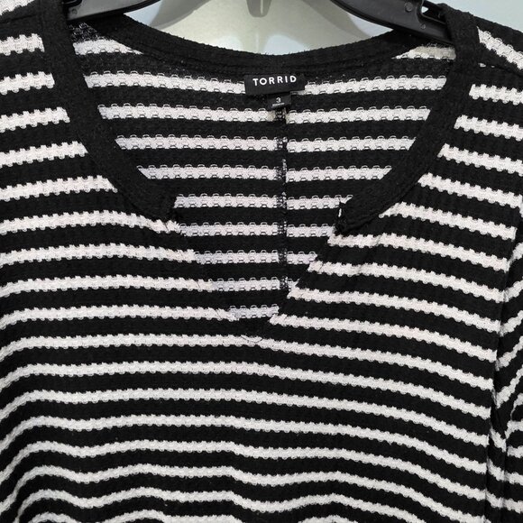 Torrid Plus Size 3X Black White Striped Thermal Waffle Knit Top Cozy Long Sleeve - Picture 3 of 11